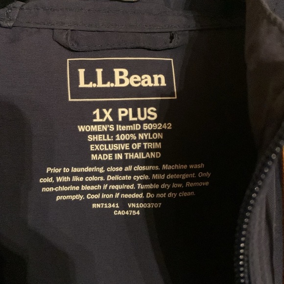 LLBean Anorak in Navy - Picture 2 of 2